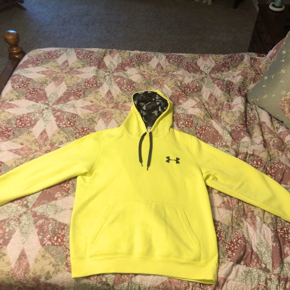 Men's Large Under Armour sweatshirt